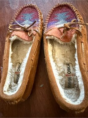 Minnetonka Chestnut Suede Moccasins with Multicolor Pattern